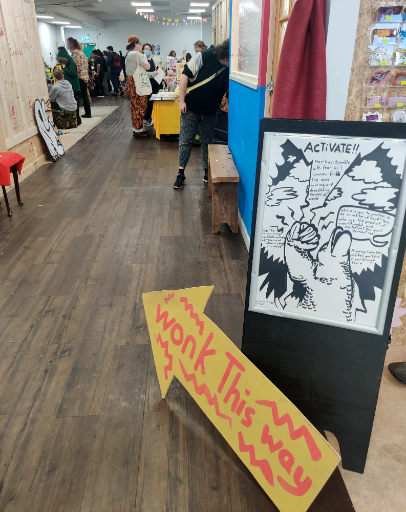 a sign saying “wonk this way" poining into Arthole